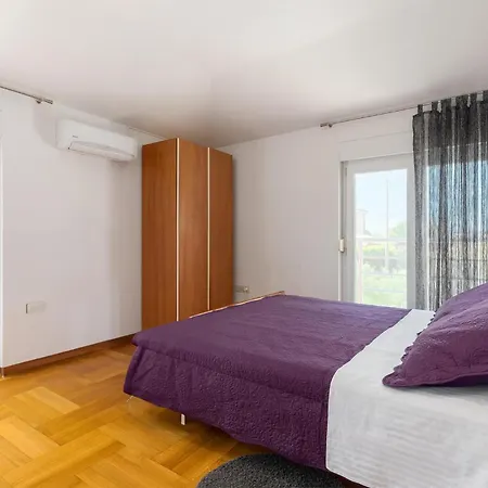 Apartment V Žbandaj